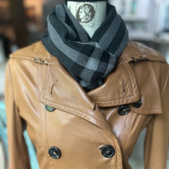 Burberry London Lambskin Leather Trench Jacket - Picture 14 of 16